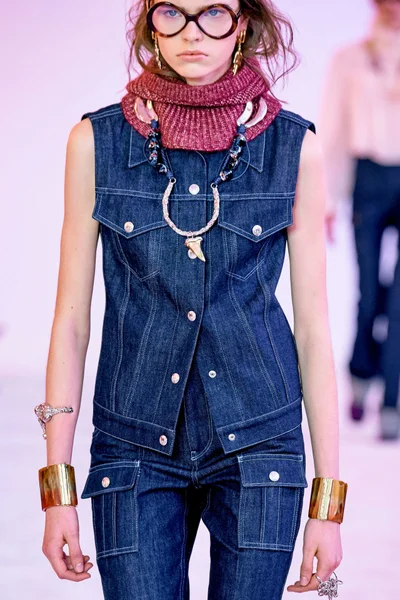 Look 94